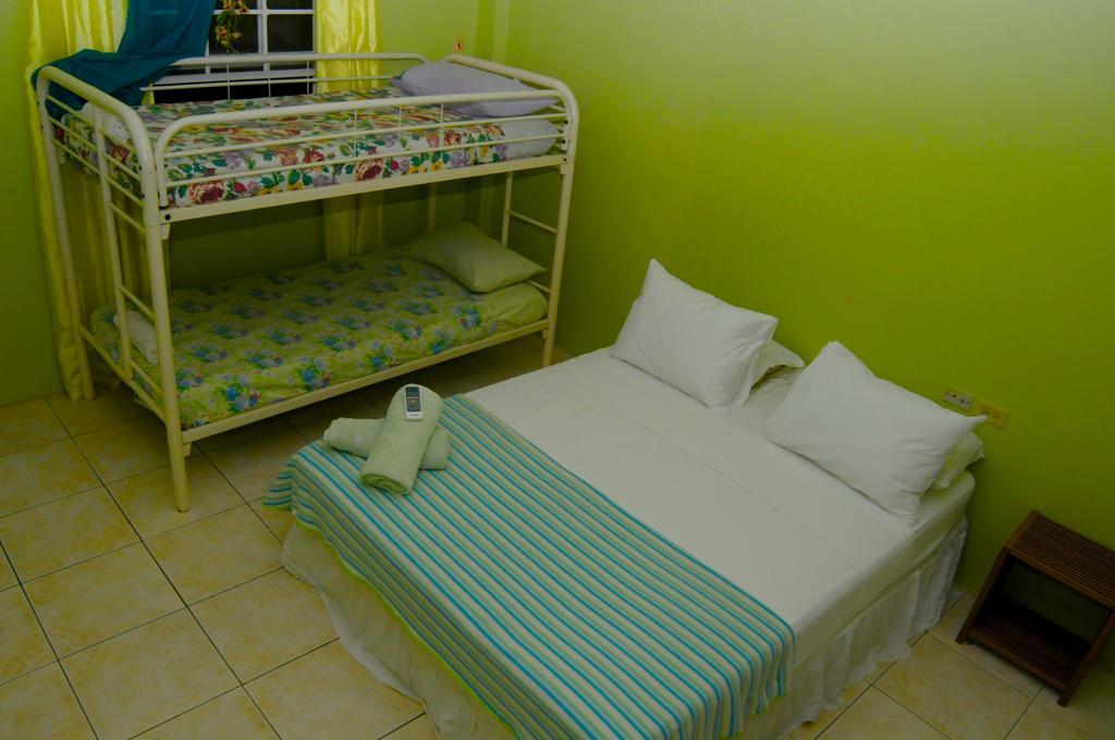 Fish Tobago Guesthouse Buccoo Extérieur photo