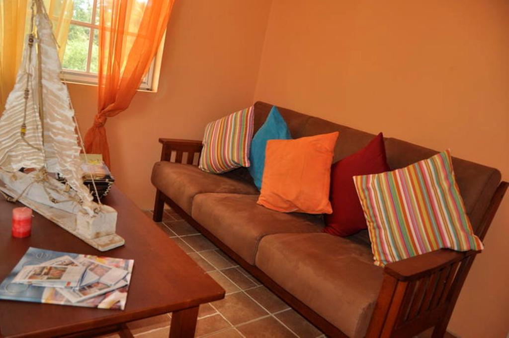 Fish Tobago Guesthouse Buccoo Extérieur photo